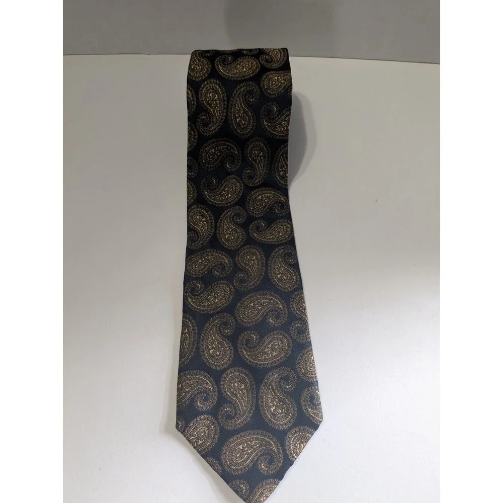Jos A Bank Signature Collection Silk Tie Navy Blue Gold Paisley Mens Necktie